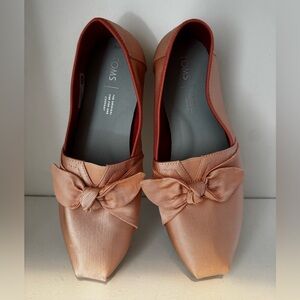Toms size 9 women’s ballerina flats - Satin, ribbed pink. Never worn, like new